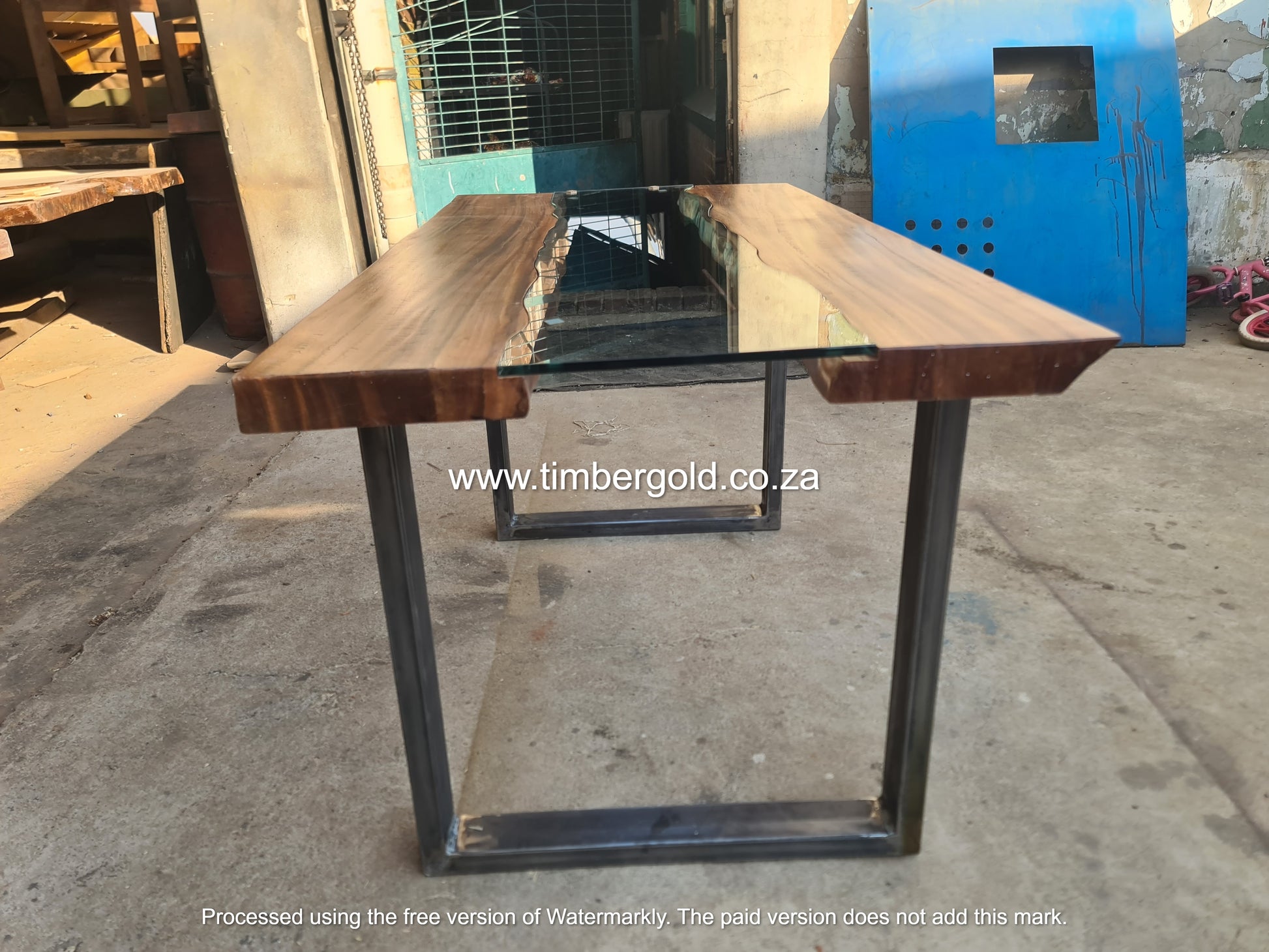 Glass insert table (Golden Walnut)
