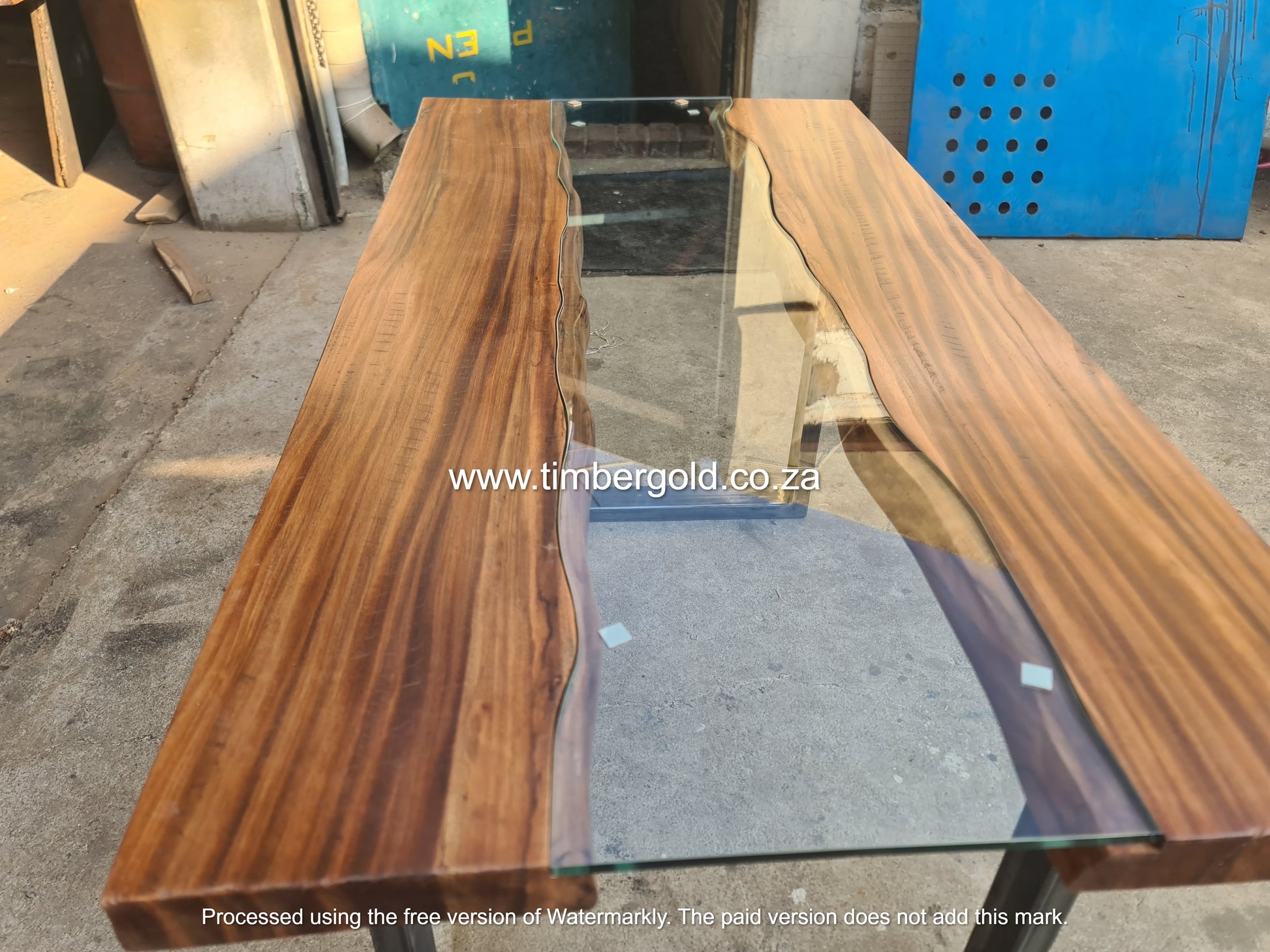 Glass insert table (Golden Walnut)