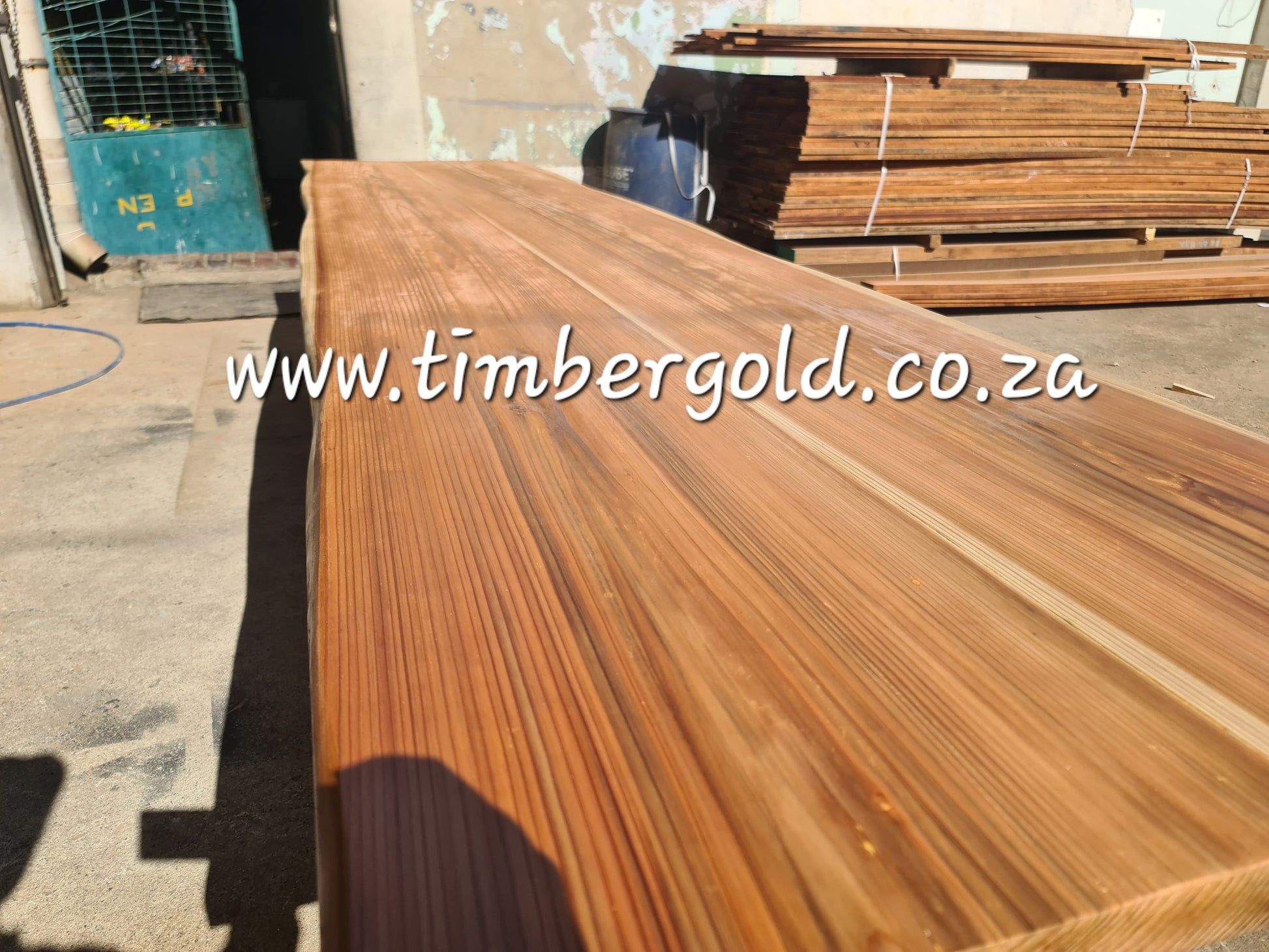Woode dinin table
