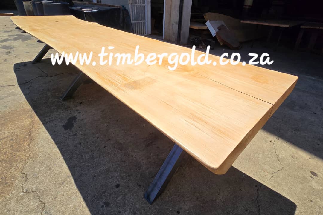 Live edge African
Sugar Maple.