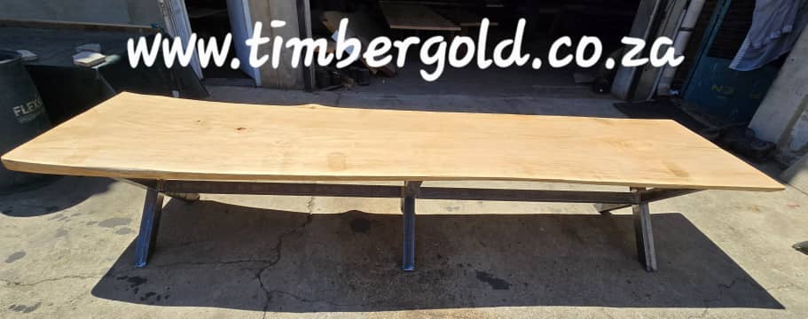 Live edge African
Sugar Maple.