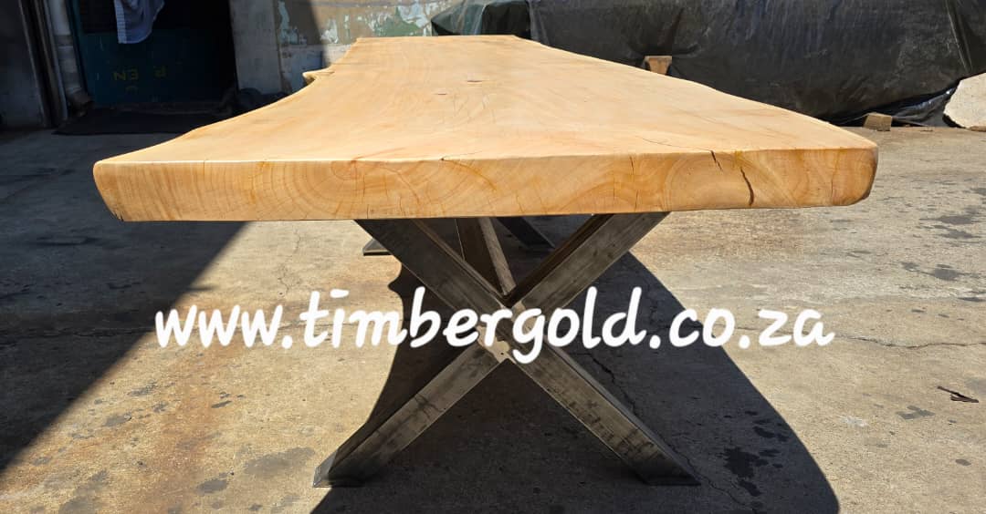 Live edge African
Sugar Maple.