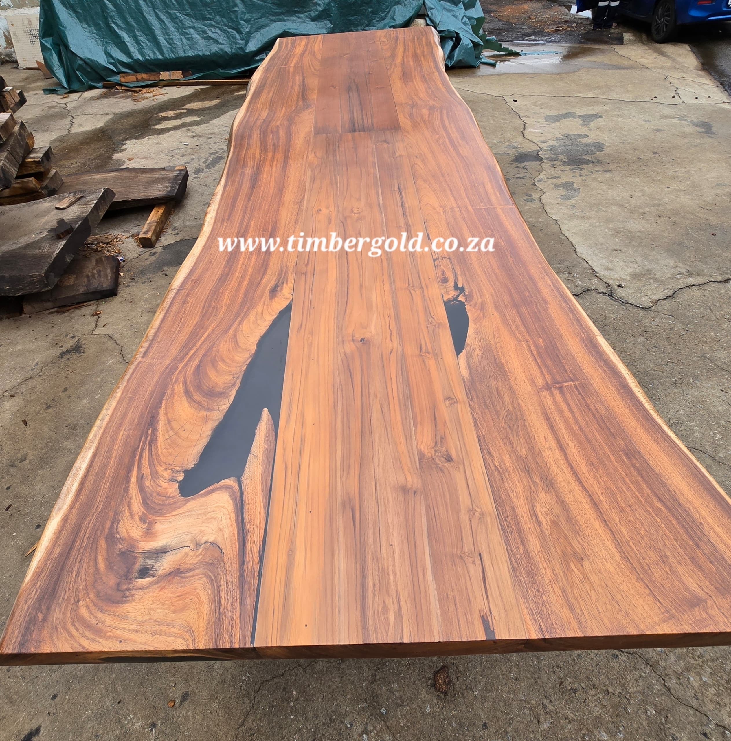 Live edge Wild Walnut Dining/Conference Table – TIMBERGOLD