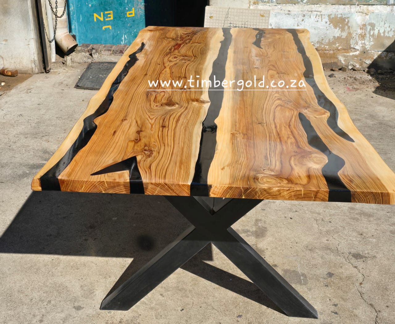 Epoxy resin table